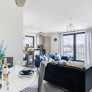 https://new-building-2-bed-2-bath-apt-minutes-from-heathrow.brighton-hotels-england.com
